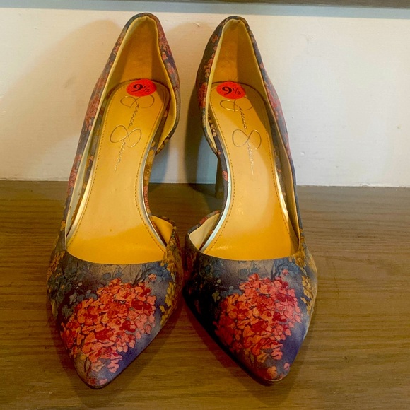 🌸Jessica Simpson- Stiletto Pumps (Blue w/Pink, Tan, and Blue Flowers)🌸 - Picture 4 of 4